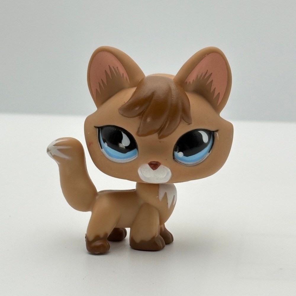 Littlest Pet Shop 673 FOX Tan Brown Blue Teardrop Eyes Blue Magnet 2007 Hasbro